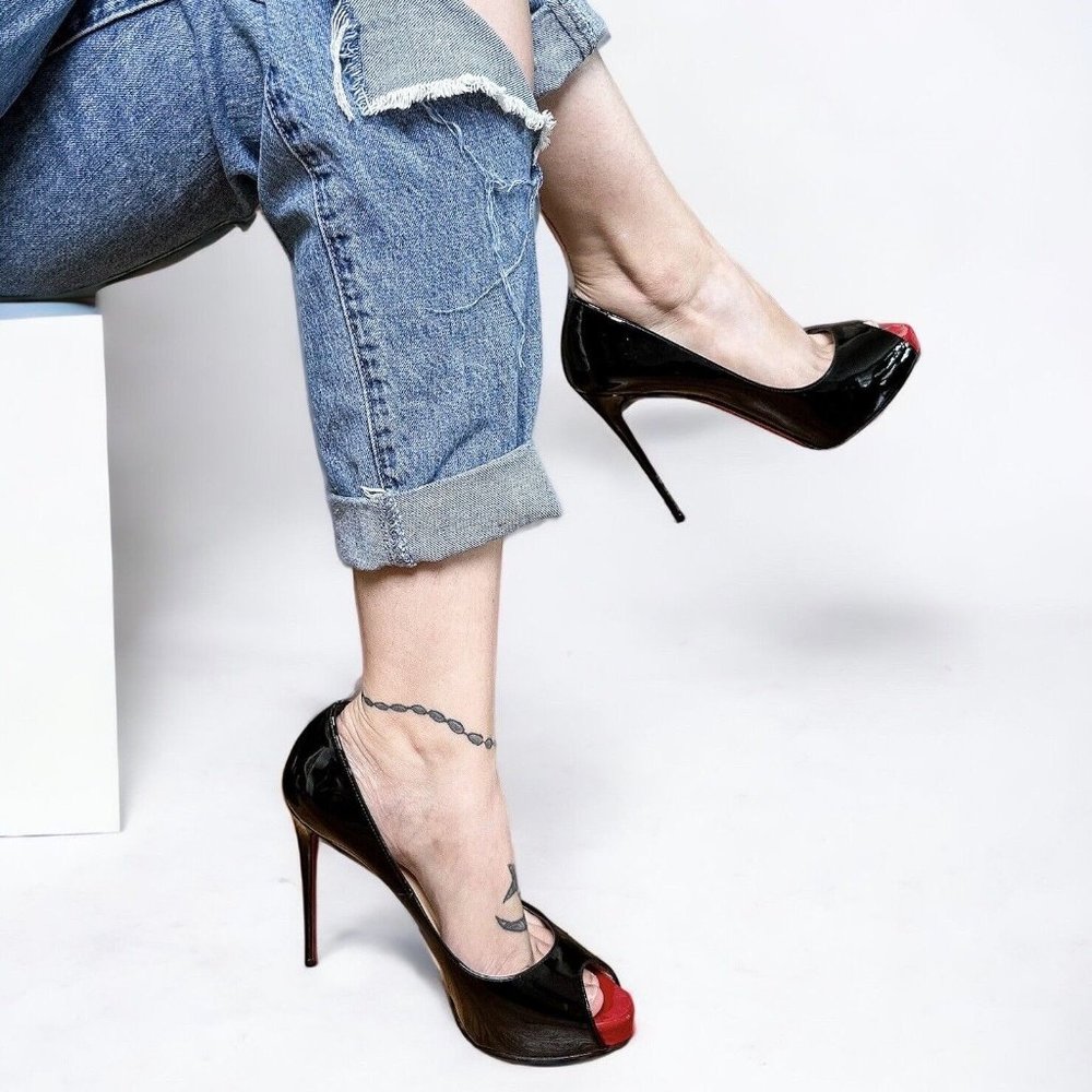 ❤️SOLD❤️Christian Louboutin Heels - Picture 2 of 14